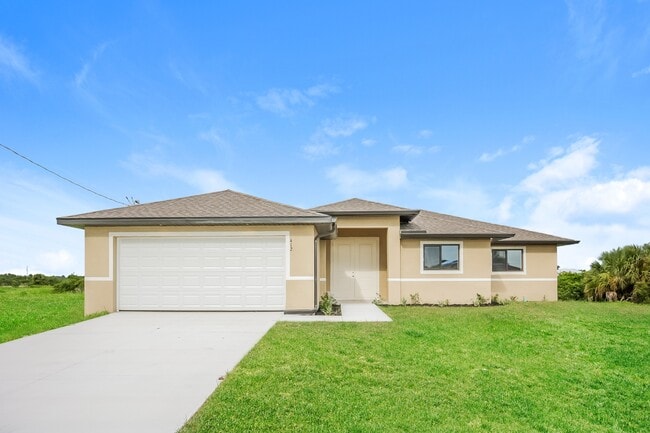 Building Photo - 421 Pickford Ave