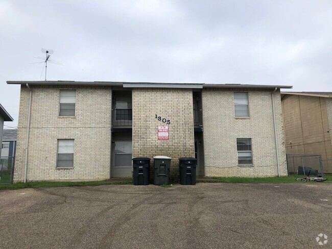 Building Photo - SECTION 8 ACCEPTED - WATER INCLUDED - COMI... Unit 1305 Quail Circle - A Rental