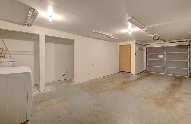 Photo - SALMON CREEK ~ WATERS EDGE CONDOS~ LARGE 2 Bd 2.5 Ba!