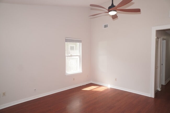 Photo - 1133 Oakcrest Dr