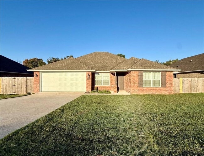 Photo - 817 Saddlebrook St