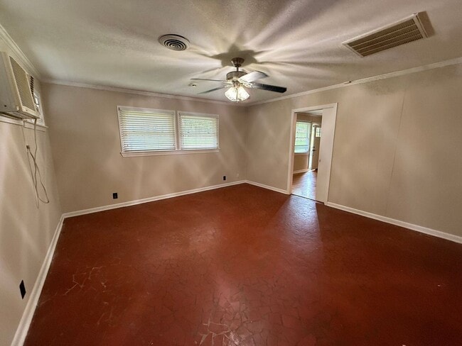 Photo - 247 Russell Rd