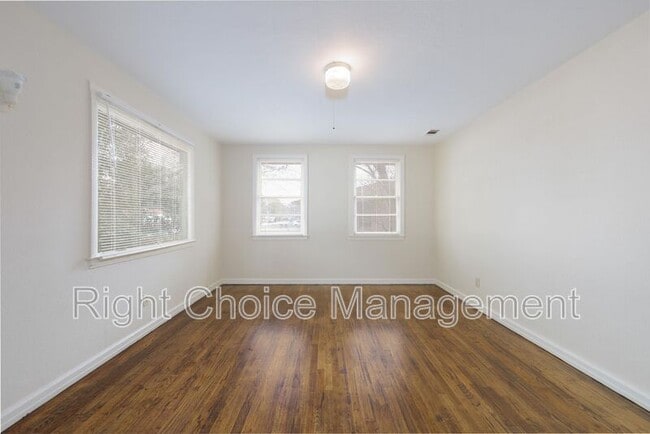 Photo - 2940 Blan St