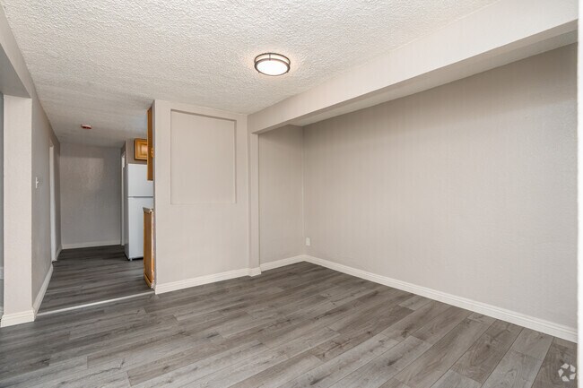 1BR, 1BA - 896SF - Dining Room