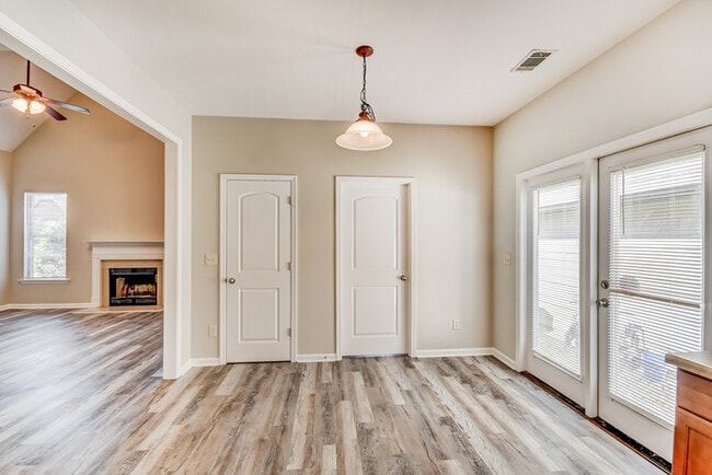 Photo - 1218 Savannah Ln