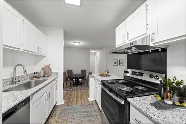 1BD, 1BA - 800SF - Kitchen (Renovated)
