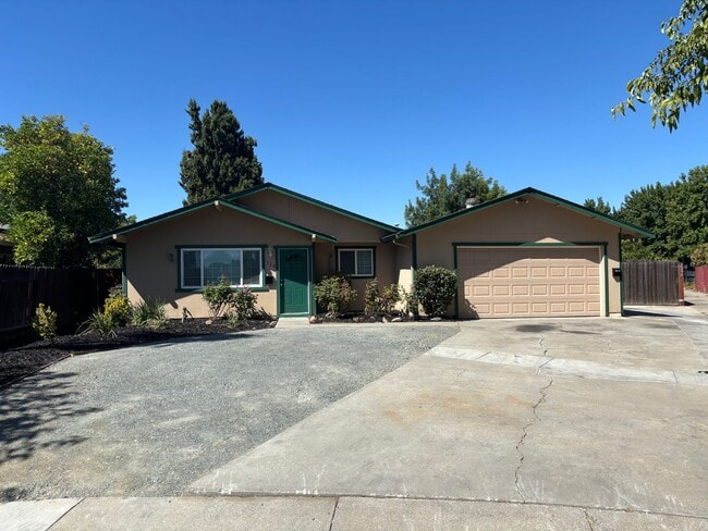 Building Photo - Terrific Brentwood location at the end of ... Rental