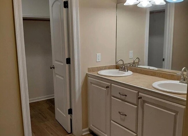 Photo - 2636 Whiteleigh Ct NE