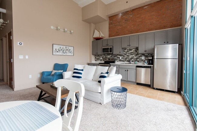 Photo - 401 W Shoreline Dr