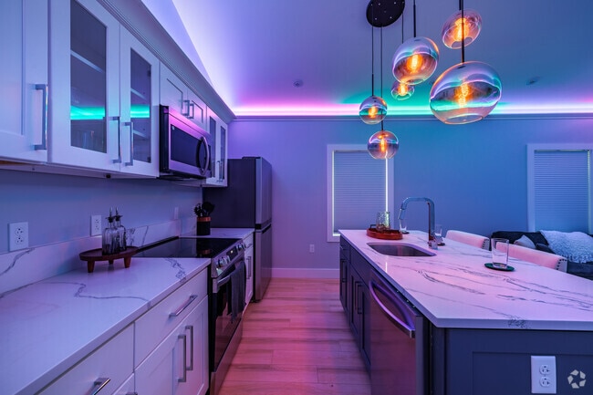 601 E State St - Fully Furnished Apartments! - 601 E State St - Fully Furnished Apartments!