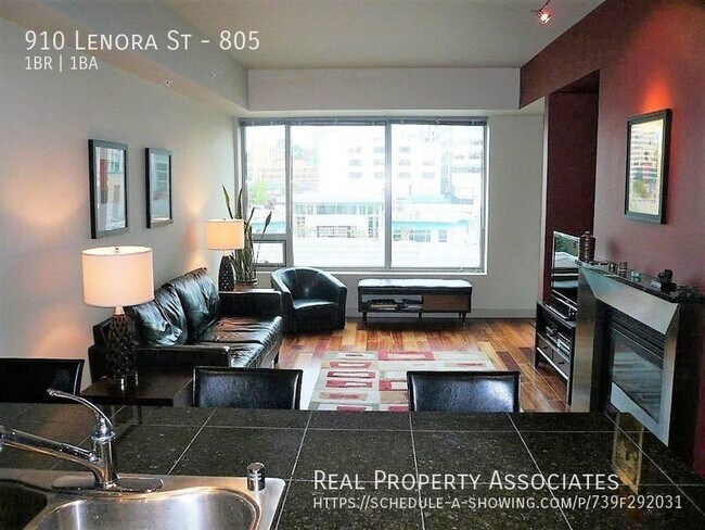 Photo - 910 Lenora St