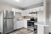 1BR, 1BA - 700SF - Kitchen