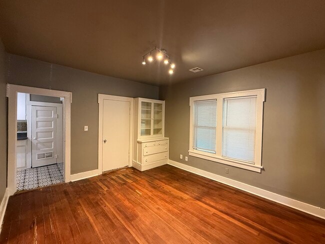 Photo - 2907 W Cameron St