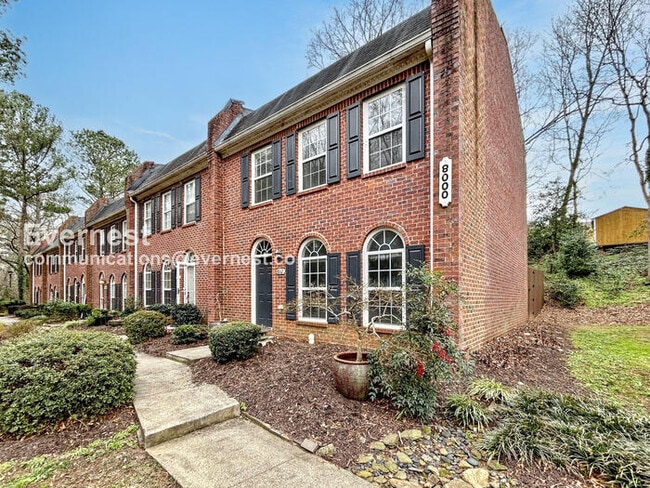 Photo - 8002 St Charles Square