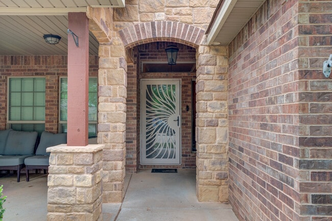 Photo - 6905 91st St