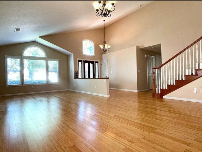 Photo - 4 Bedroom 2.5 bathroom 2 Story Home Naragh...