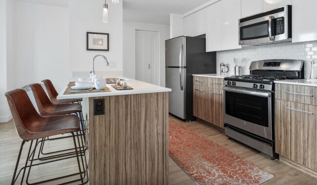 Photo - 302 W Wolf Point Plaza