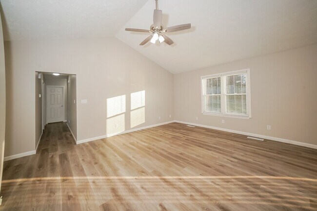 Photo - 703 Willow Ct