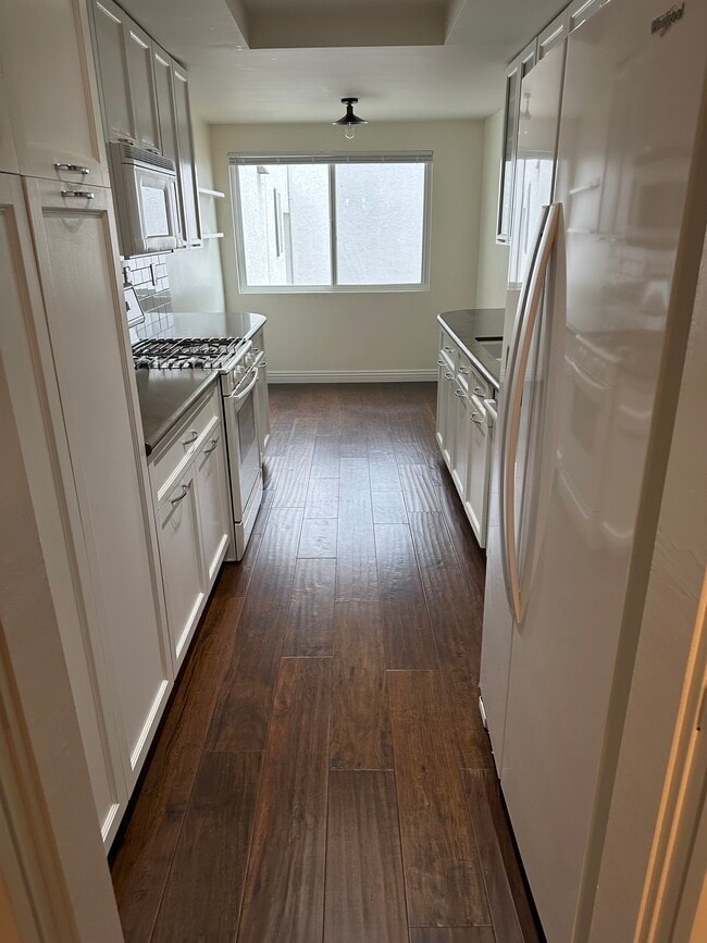 Kitchen - 17195 Palisades Cir