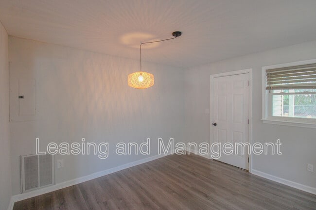 Photo - 1087 Bexley St