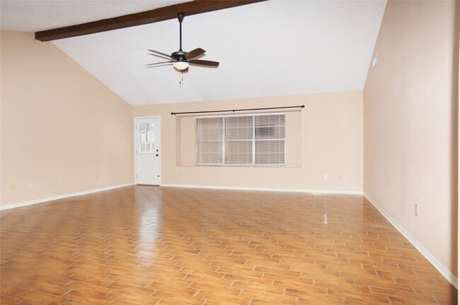 Building Photo - 110 Pine St Rental