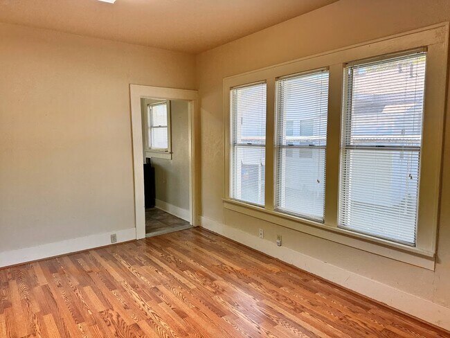 Photo - 1825-1811 11th St