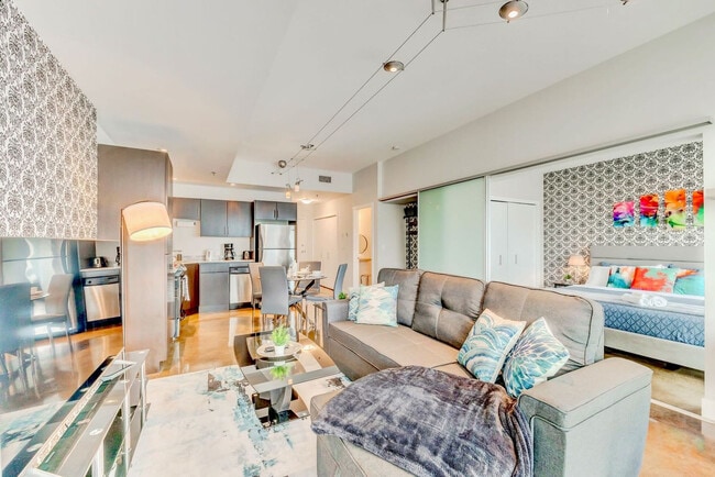 Building Photo - 135-113 13 Ave SW