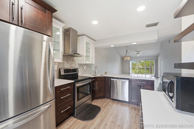 Photo - 1033 Banks Rd Unit 203
