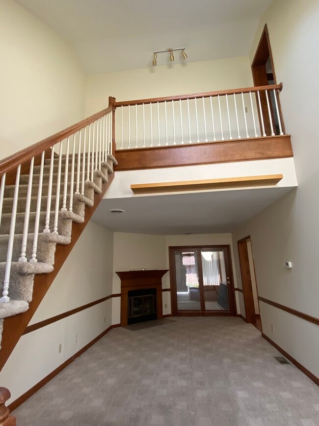 Building Photo - 350 Peppercorn Square Rental