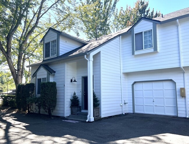 Building Photo - 131 23rd Ave SE Unit A
