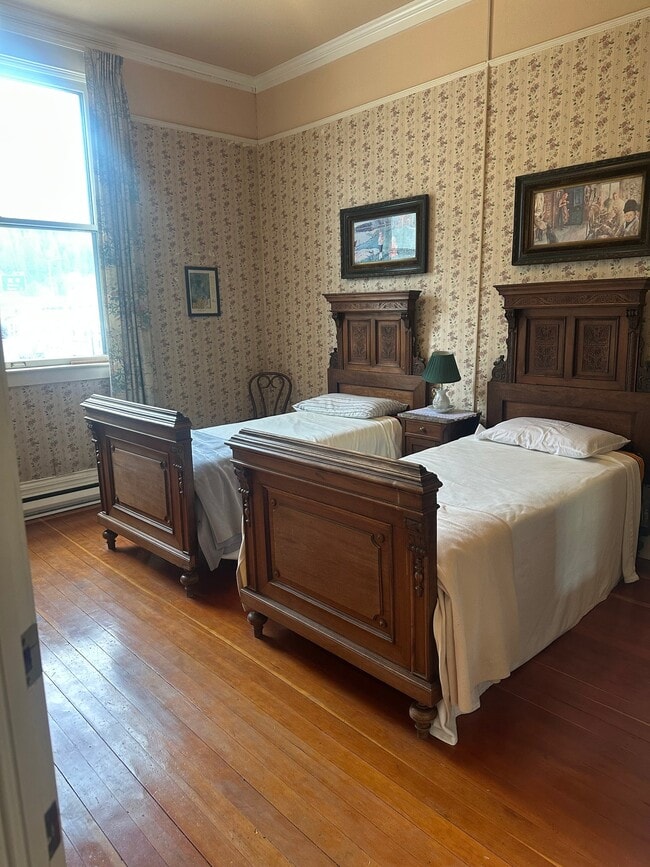 Photo - 304 6th St Unit Jameson Hotel