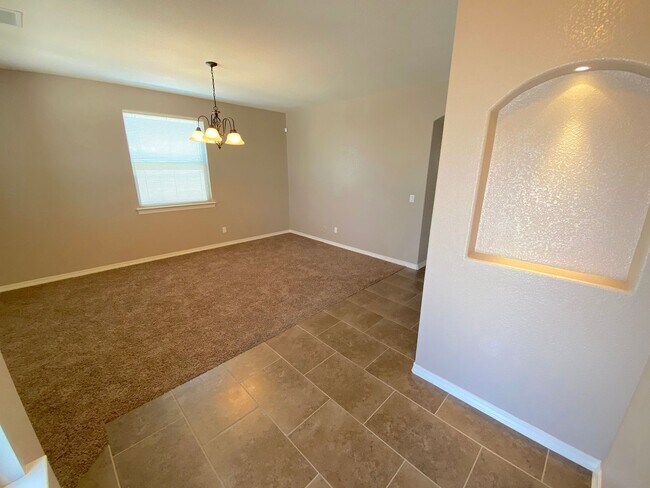 Photo - East El Paso LARGE 4bed/2.5bath Refrig A/C!