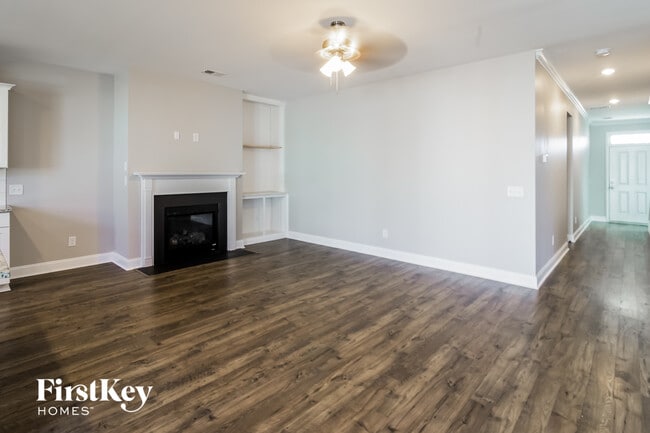 Photo - 153 Yorkshire Dr