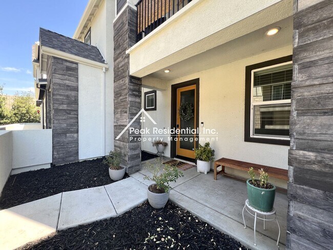 Photo - Updated 4bd/3.5ba Natomas Home with Garage!