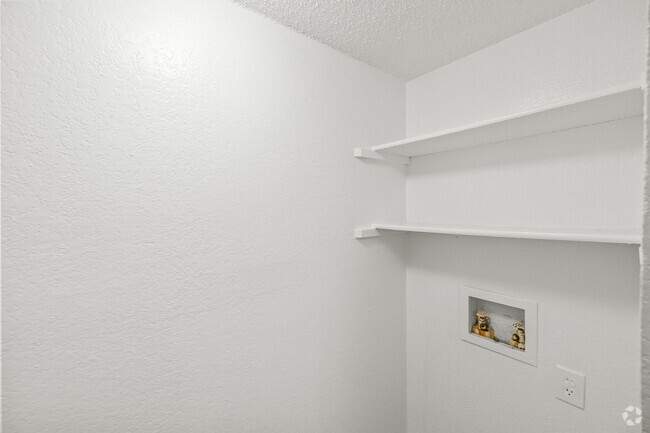 B2 2BR, 2BA - 950SF In-Unit Laundry