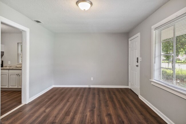 Photo - Large 3BR/1BA Near Ardsley Park House For Rent