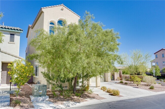 Photo - 6632 Ditmars St