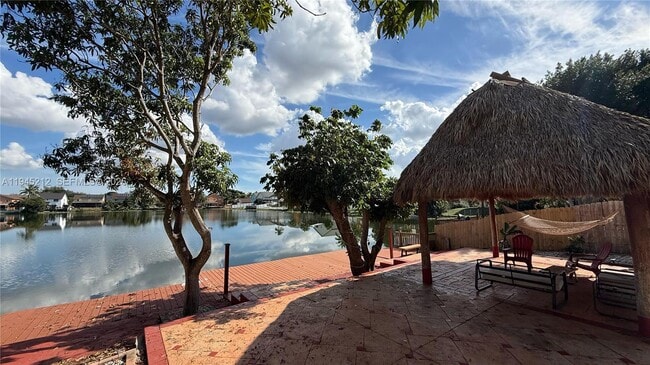 Photo - 1001 SW 98th Ave