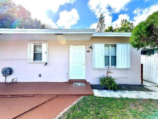 Photo - 525 NW 15th Terrace