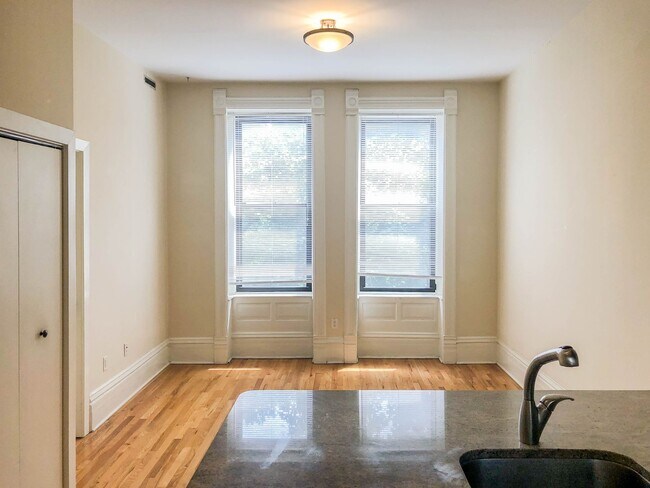 Photo - 2954 N Racine Ave Unidad 3F