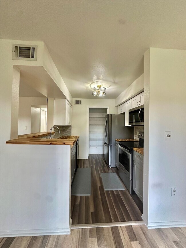 Photo - 2371 NW 33rd St Unit 710