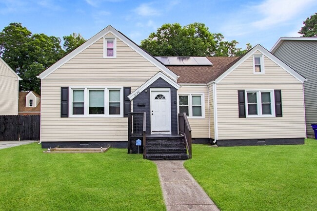 Building Photo - Move In Ready 5 Bedroom Cap Cod!
