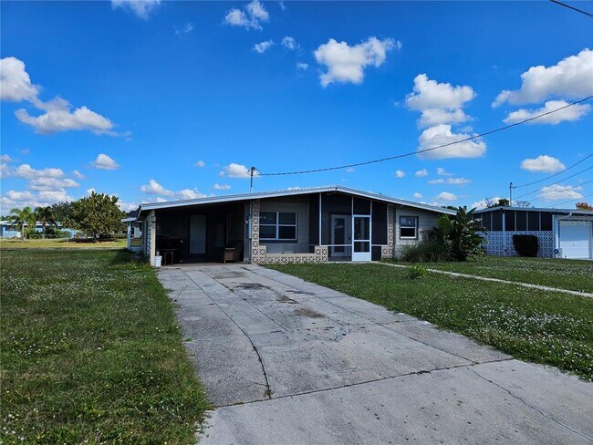 Photo - 125 Poinsettia Cir NE