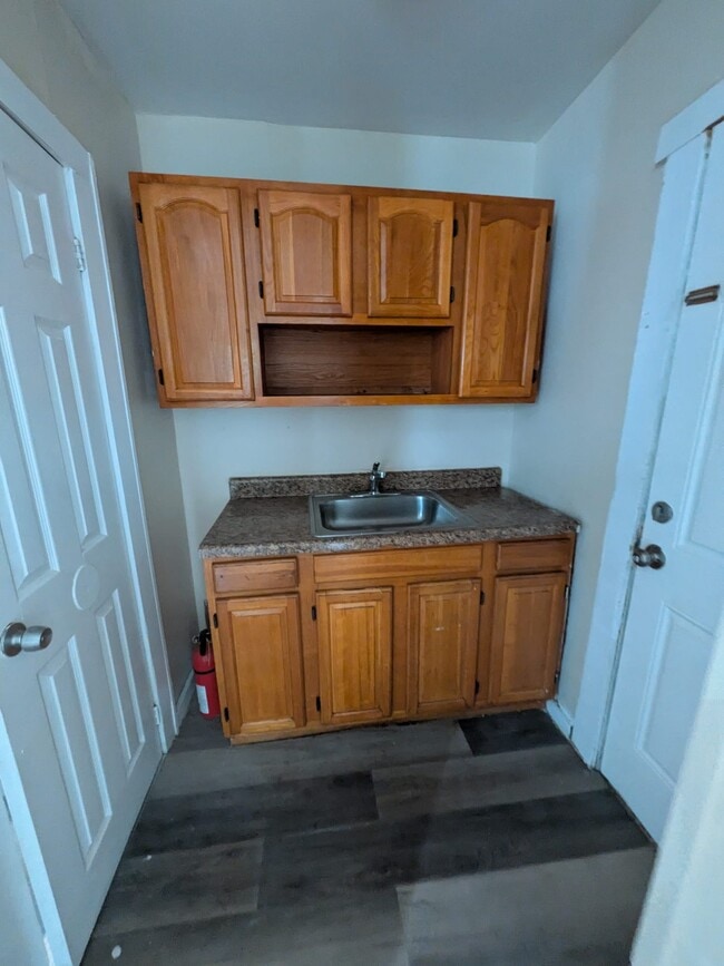Building Photo - 60 Wilkinson Ave Unit 1L