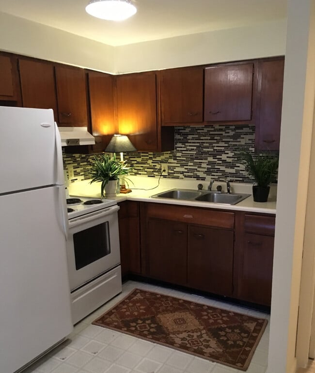 93 Woodin Rd