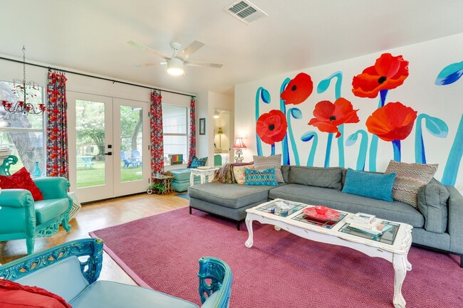 Building Photo - 1208 E 3rd St Unit ID1385727P