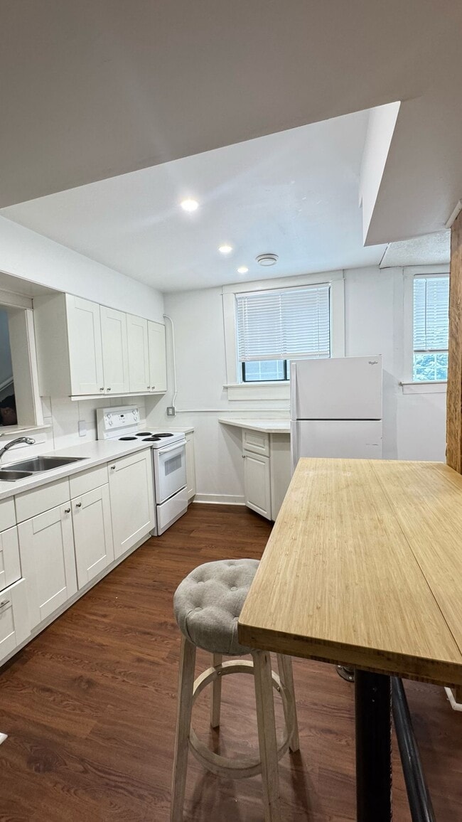 Building Photo - 933-918 18 Ave SW Unit 6