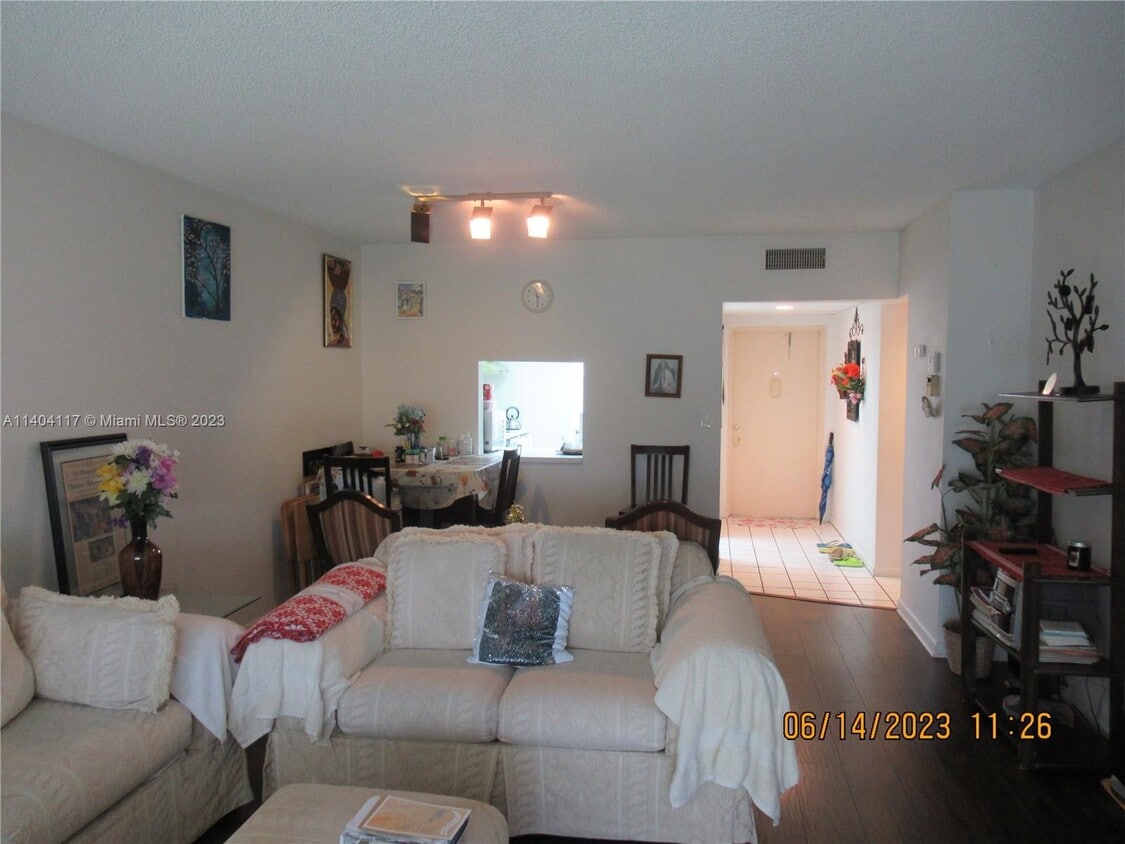Photo - 1010 Country Club Dr (Margate, FL)