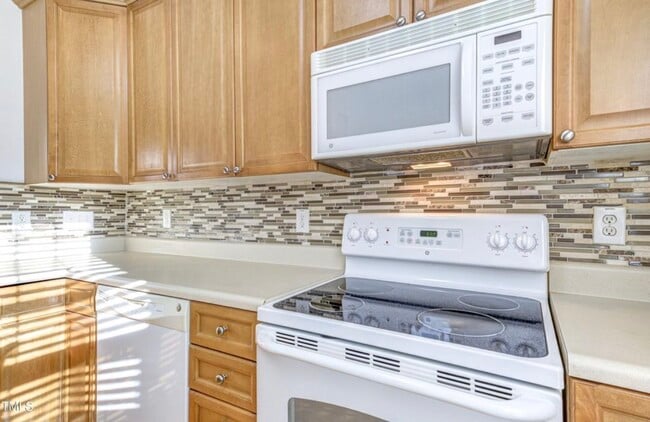 Photo - 200 Sir William Ln