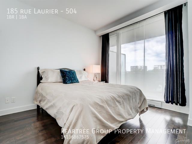 Photo - Living at The VIU on rue Laurier Unité 504